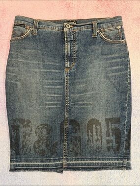 D&G midi denim blue jean skirt with slit in back buttons